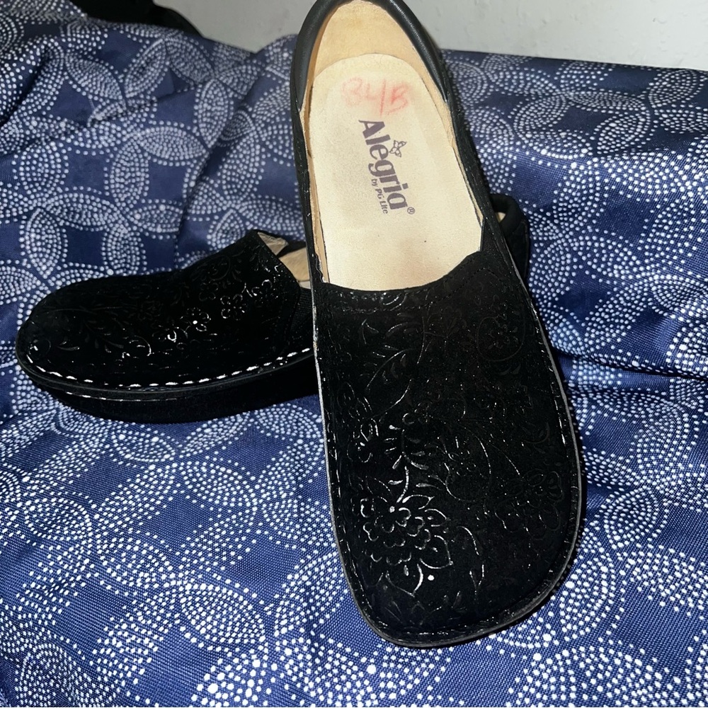 Algeria Nursing Clogs, Size 41, Women’s size 10. Gently used. - Picture 3 of 7